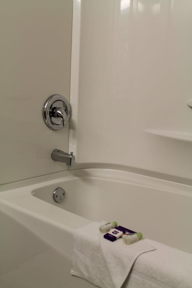 Deep Soaking Bathtub