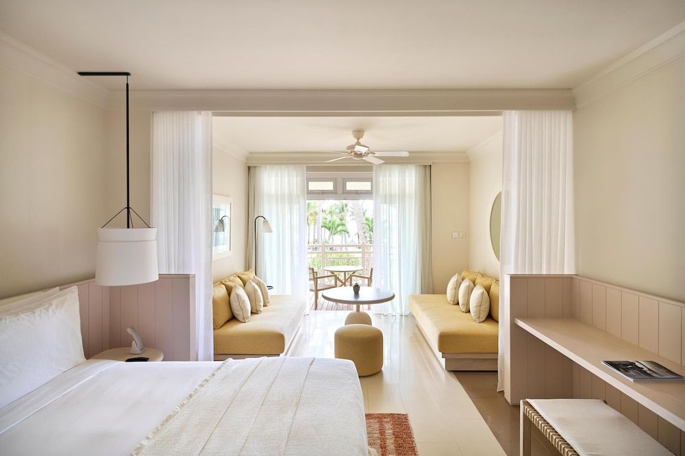 LUX Belle Mare Junior Suite, 1 King Bed, Pool View (60sqm) 3