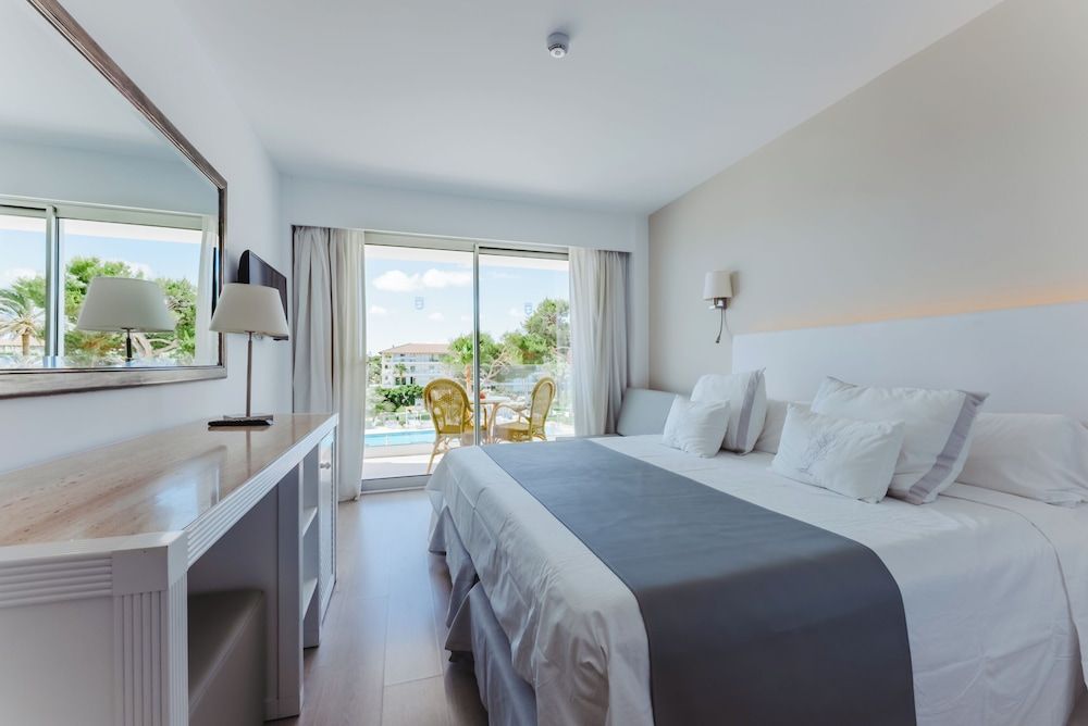 Double Room, Balcony, Partial Sea View (2 Adults)