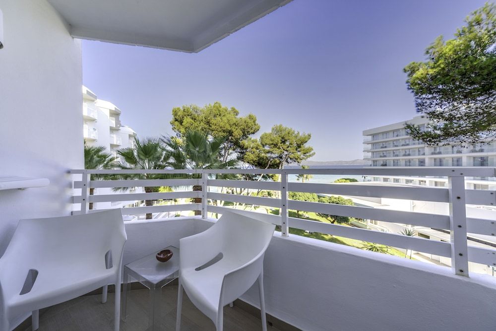 Suite, Balcony, Partial Sea View (2 Adults +2 Children)