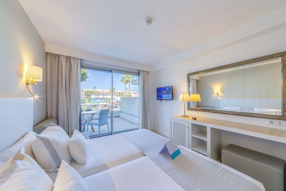 Standard Double Room, Balcony (2 Adults)