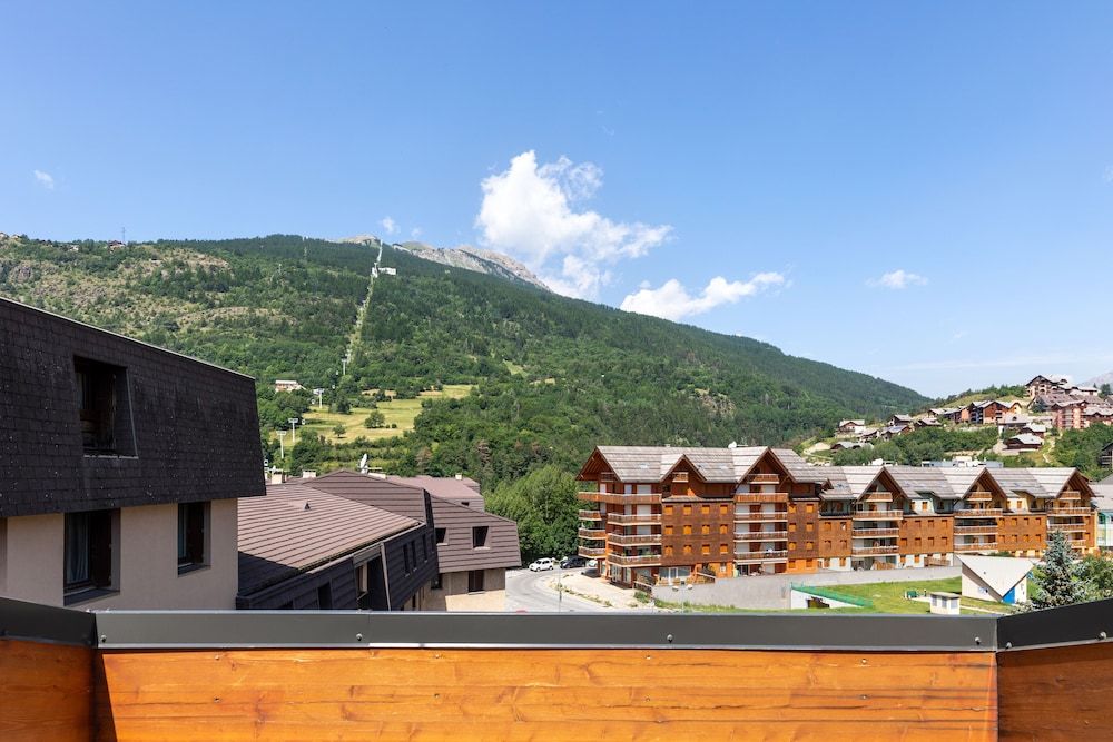 SOWELL HÔTELS Le Parc & SPA Superior Twin Room, Resort View 10