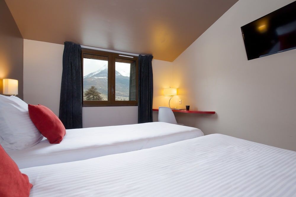 SOWELL HÔTELS Le Parc & SPA Superior Twin Room, Resort View 7