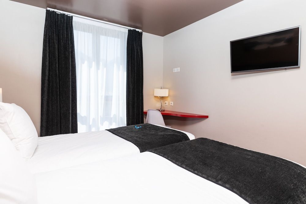 SOWELL HÔTELS Le Parc & SPA Superior Twin Room, Resort View 3