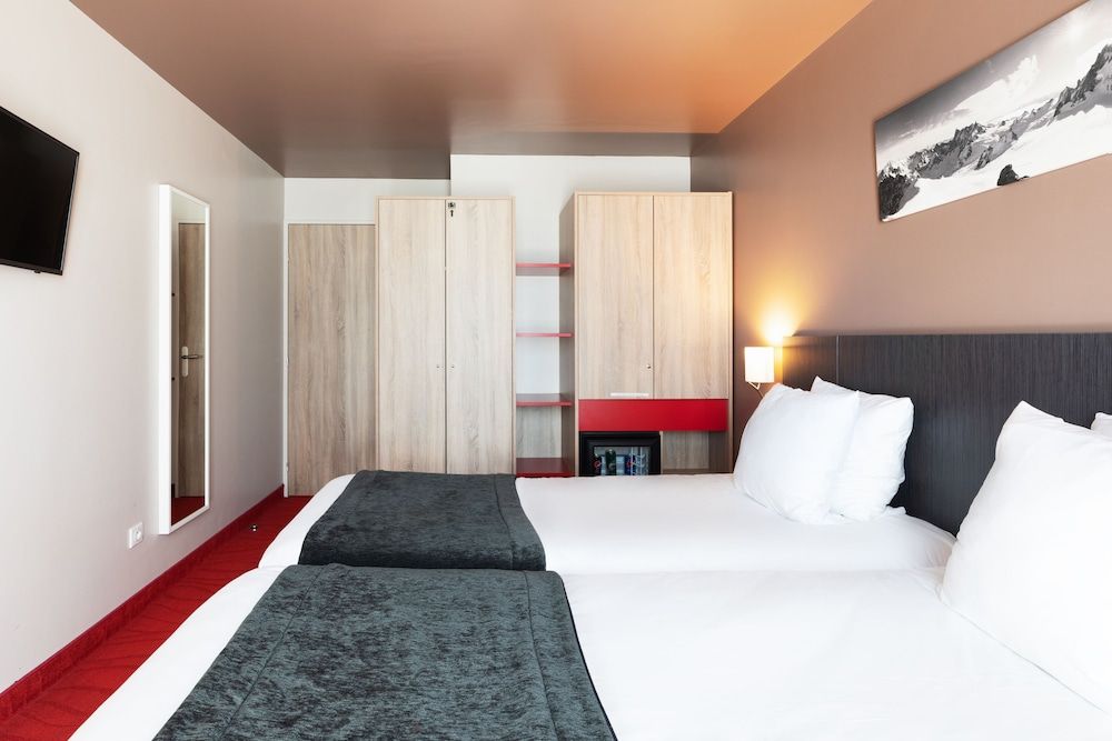 SOWELL HÔTELS Le Parc & SPA Superior Twin Room, Resort View 5