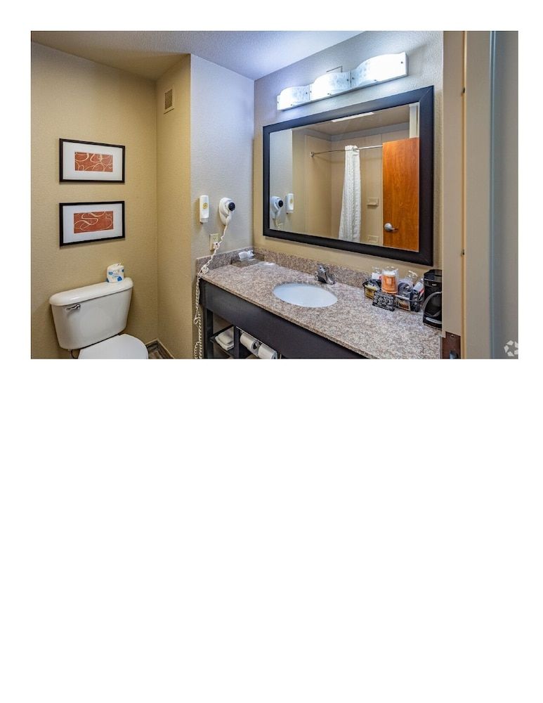 Comfort Inn & Suites Pauls Valley - City Lake Standard Room, 2 Queen Beds, Non Smoking 4