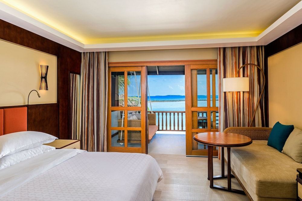 Deluxe Room with 1 King Bed and Beach View