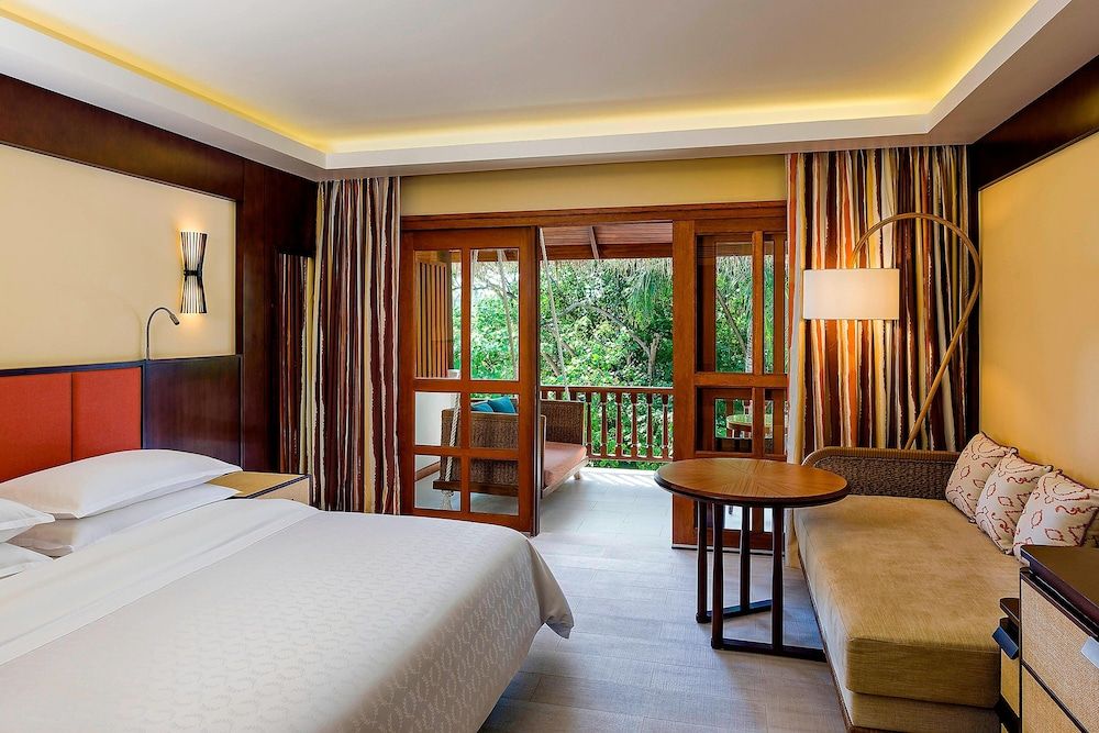 Deluxe Room with 2 Double Beds and Beach View