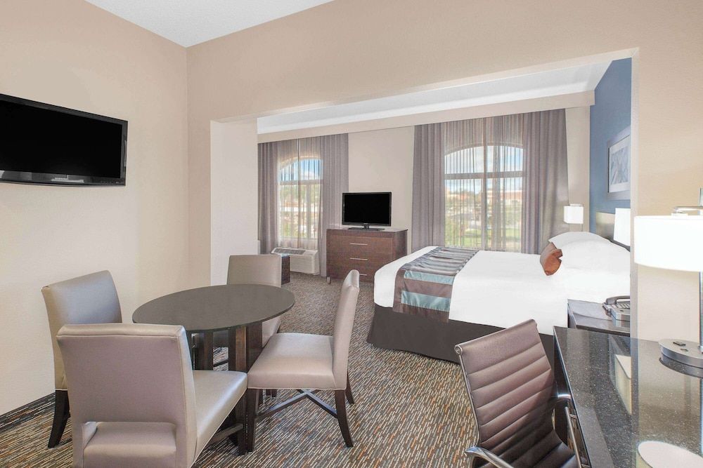 Studio Suite, 1 King Bed with Sofa bed, Non Smoking