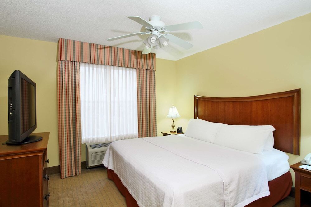 One Bedroom Suite, One King Bed, Non-Smoking