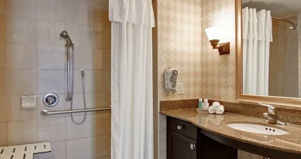 undefined Homewood Suites by Hilton Toronto Oakville 7