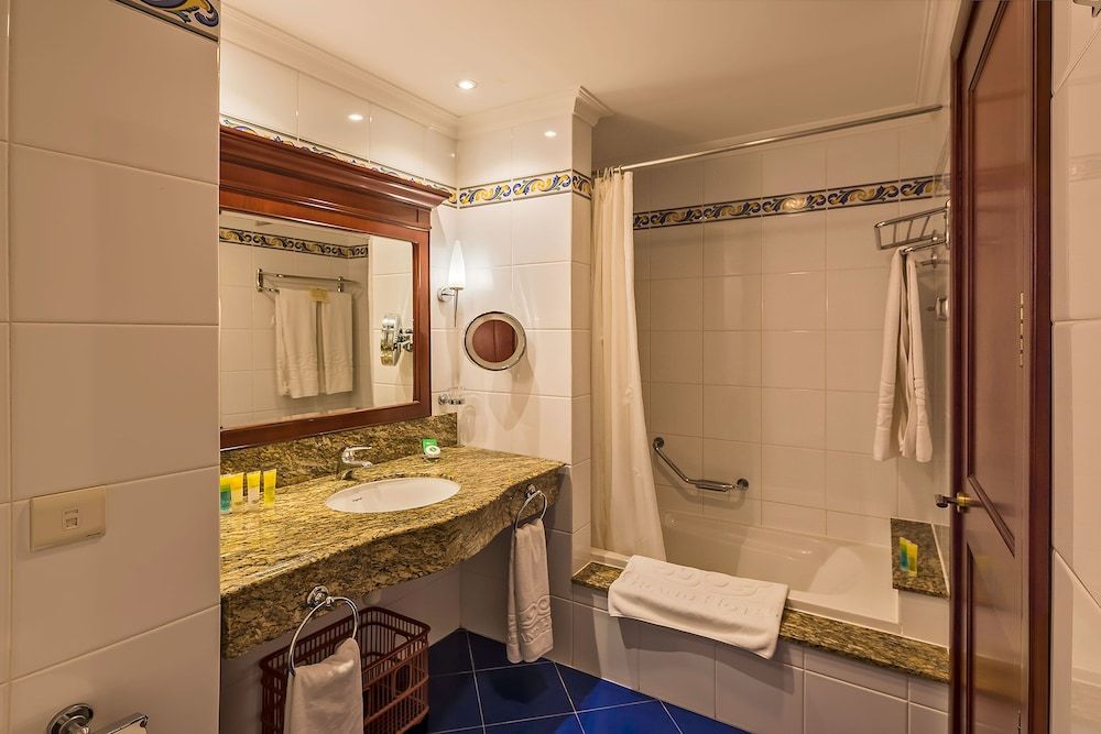 Grand Hotel Gozo Standard Room, Sea View 4