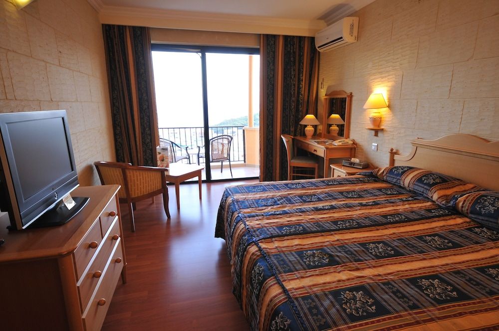 Grand Hotel Gozo Standard Room, Sea View 2