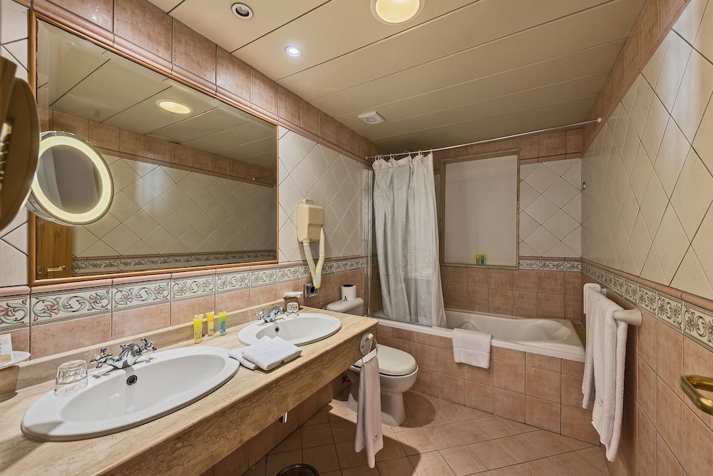 Grand Hotel Gozo Superior Room, Terrace, Sea View 4