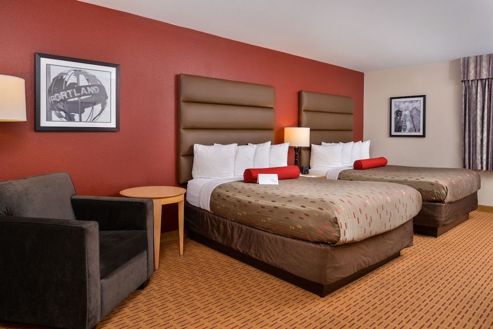 Clackamas Inn & Suites Standard Room, 2 Queen Beds 2