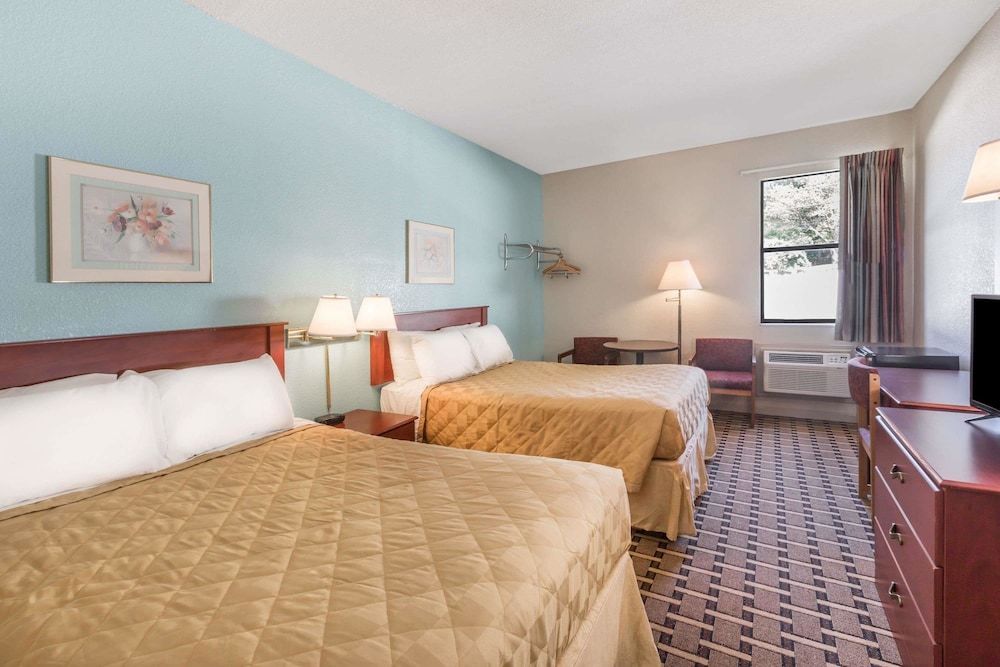 Room, 2 Queen Beds, Smoking