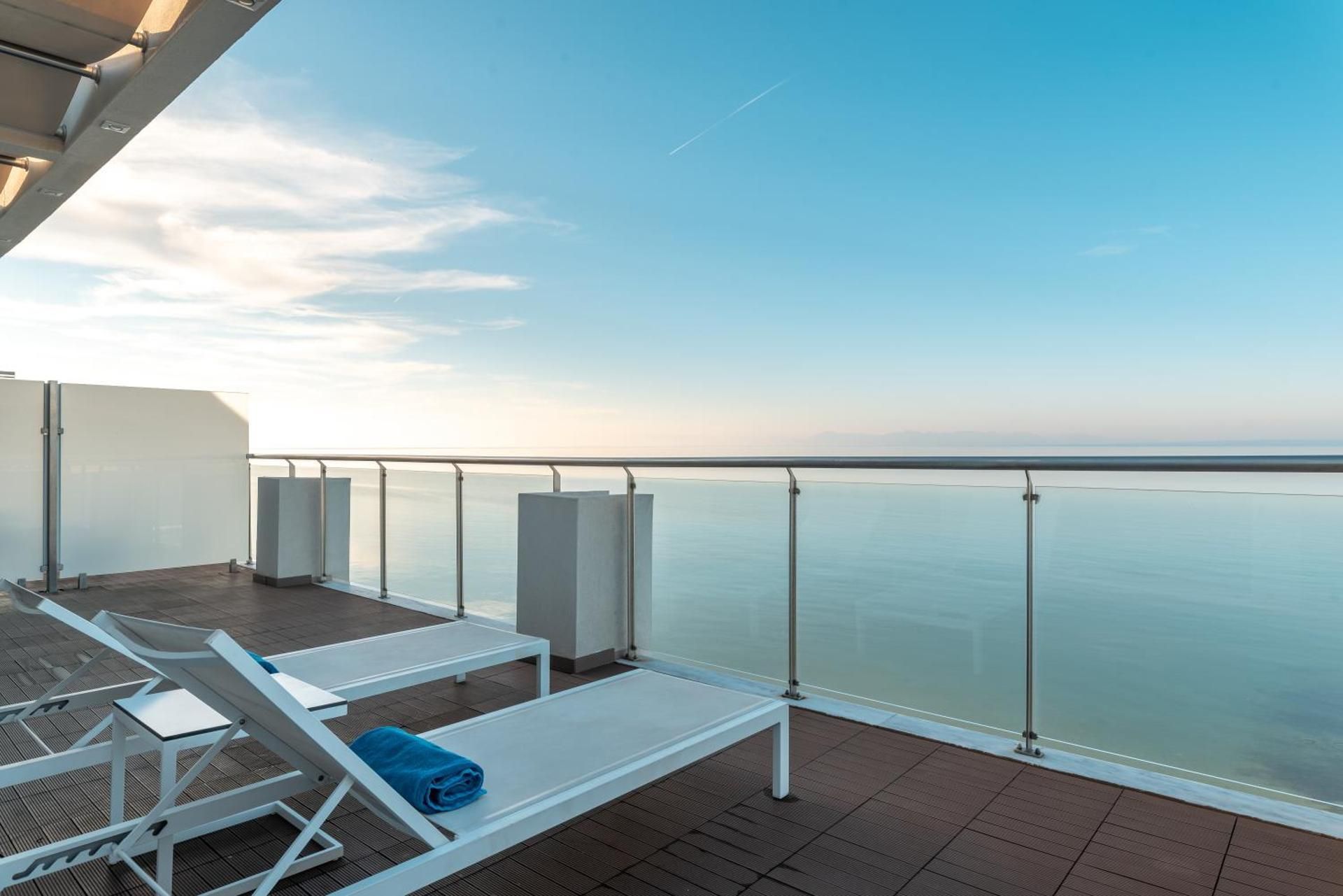 Golden Star City Resort Panoramic Sea View Aeolus Suite 2