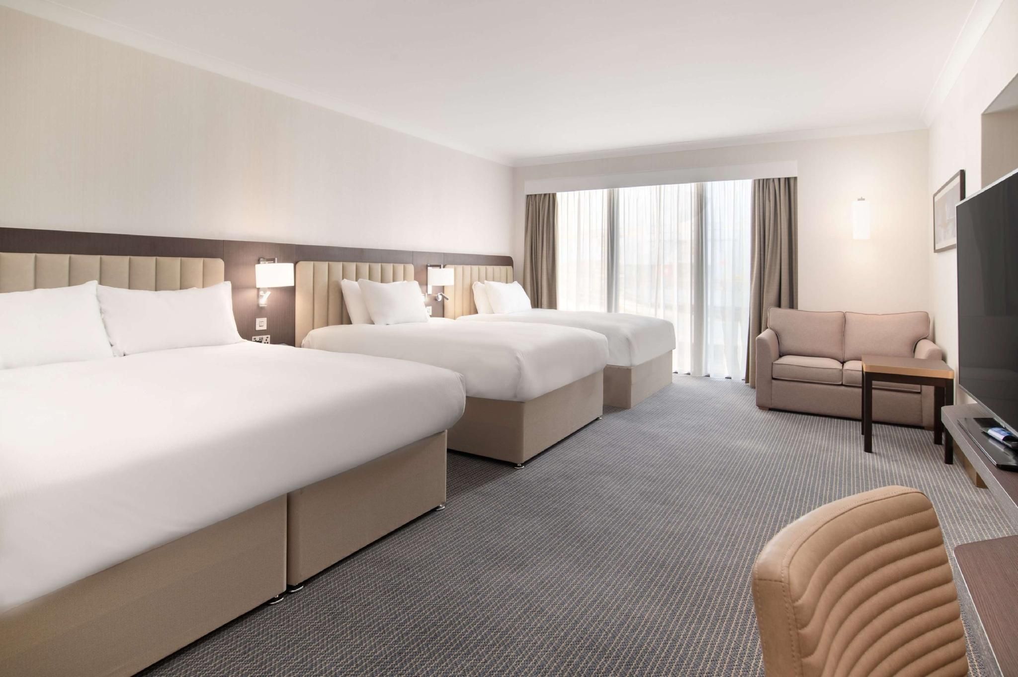 KING BED AND TWO QUEEN BEDS
