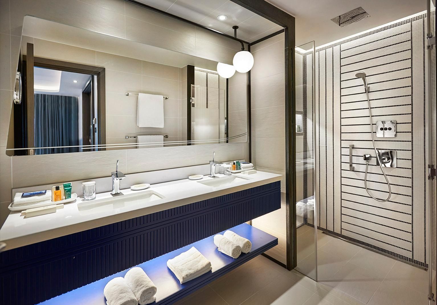 King Executive Suite with Lounge Access