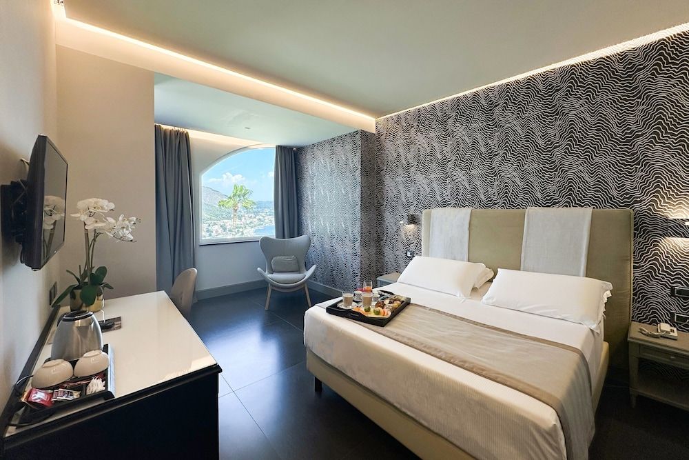 Hotel Il Gabbiano Deluxe Suite, Hot Tub, Sea View 3