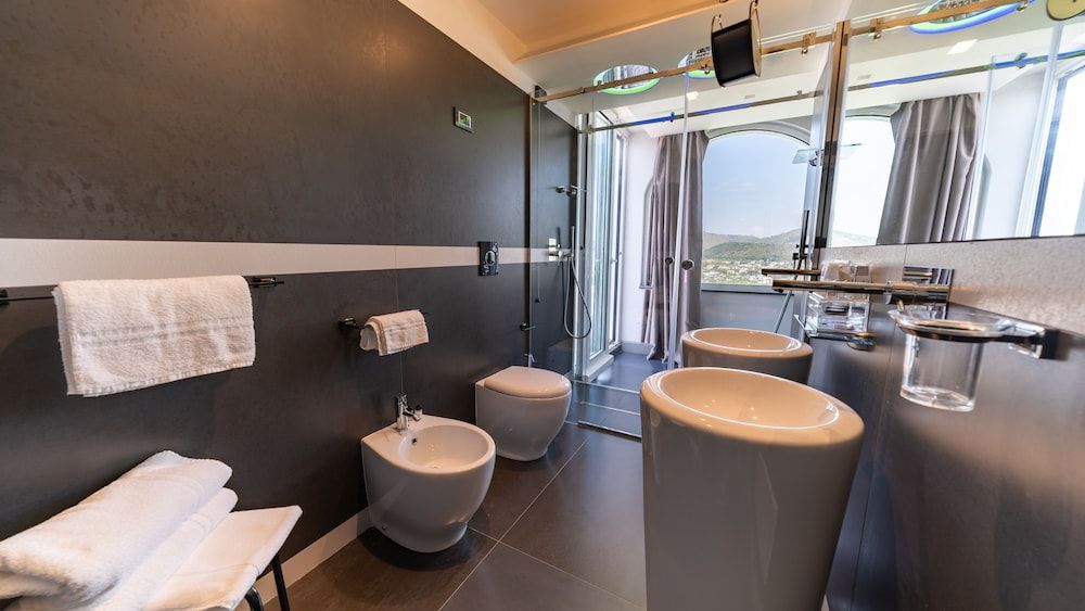 Hotel Il Gabbiano Deluxe Suite, Hot Tub, Sea View 7