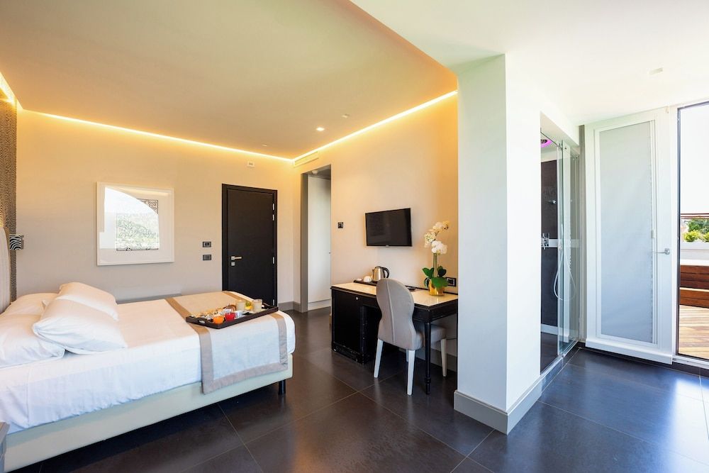 Hotel Il Gabbiano Deluxe Suite, Hot Tub, Sea View 4