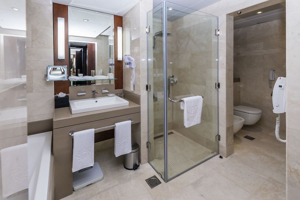 Ayla Grand Hotel Classic Room, 1 King Bed 3