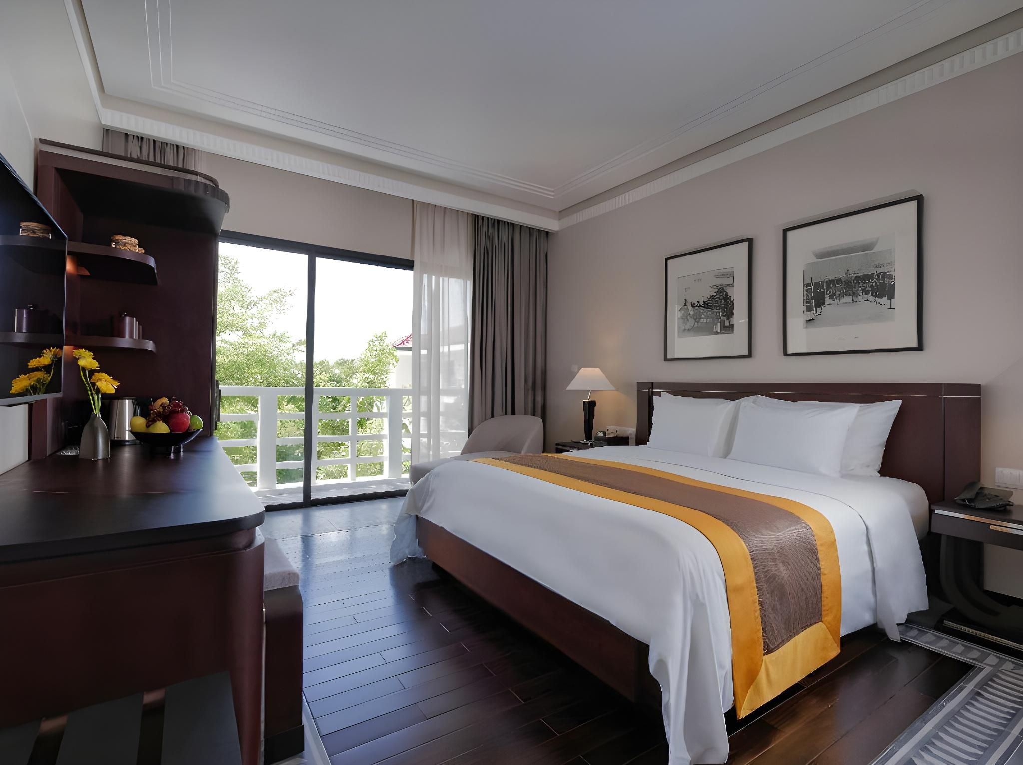 Superior Garden View Queen Room