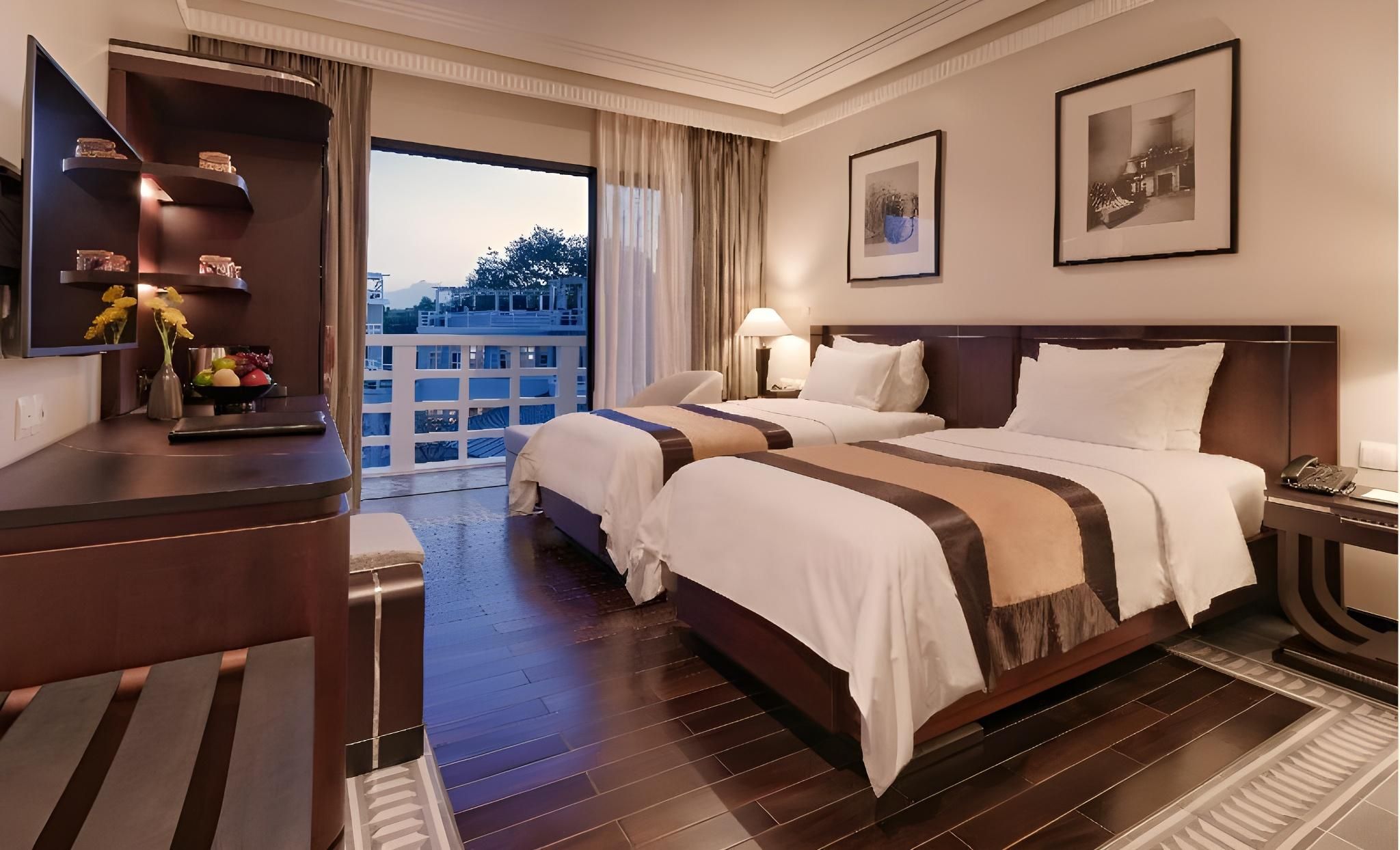Superior Garden View Queen Room
