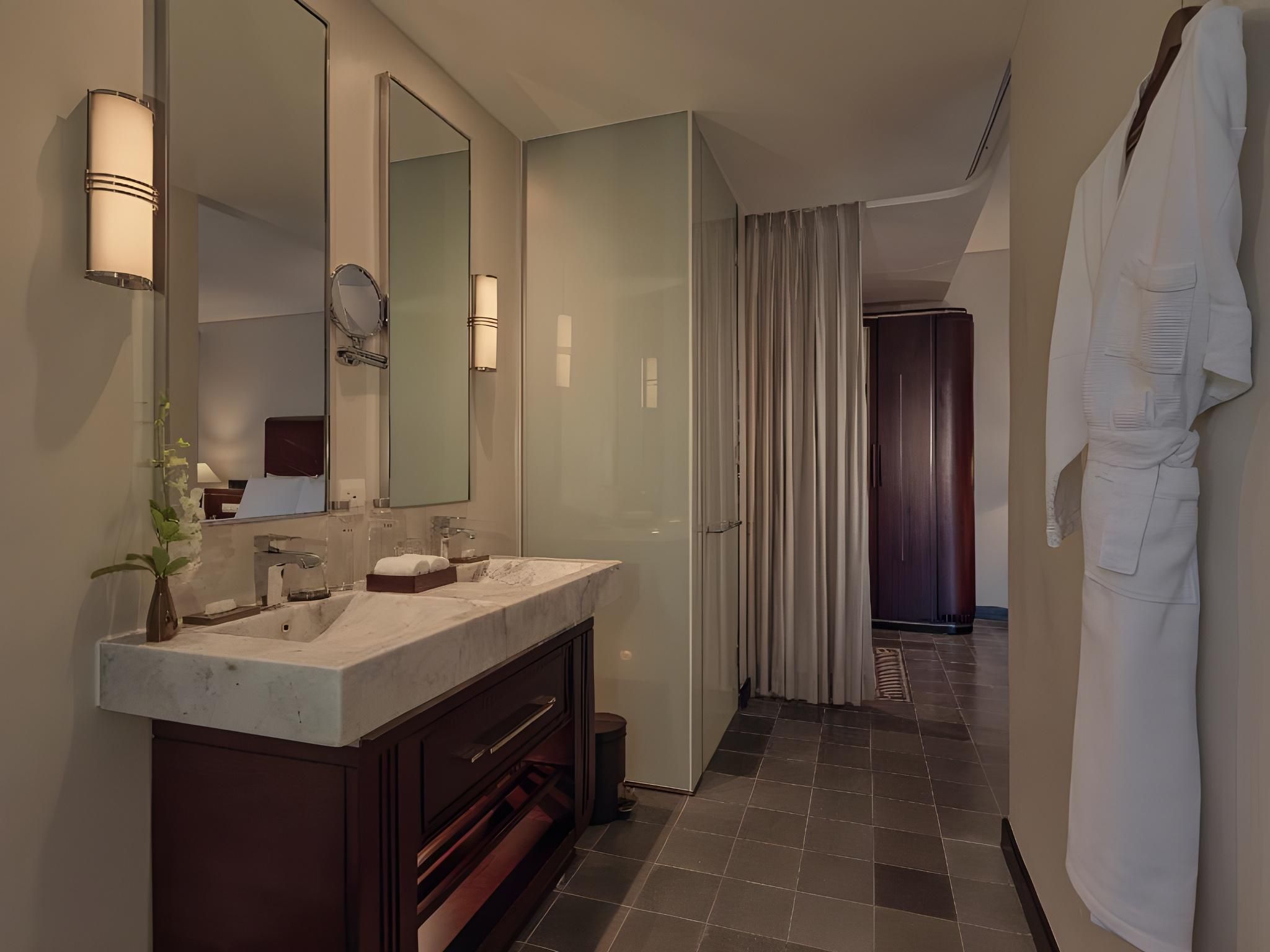 Deluxe River View Twin Room