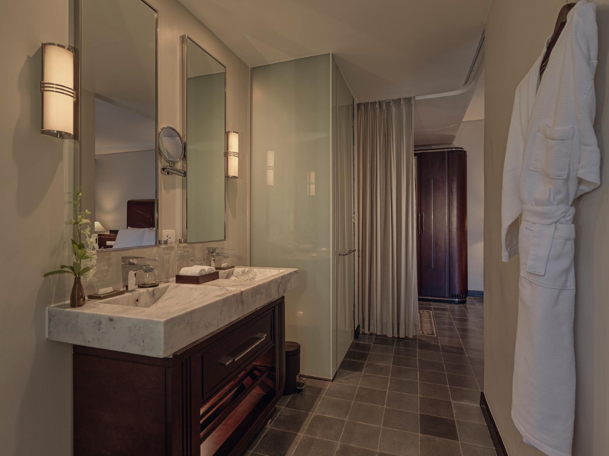 Deluxe Garden View King Room