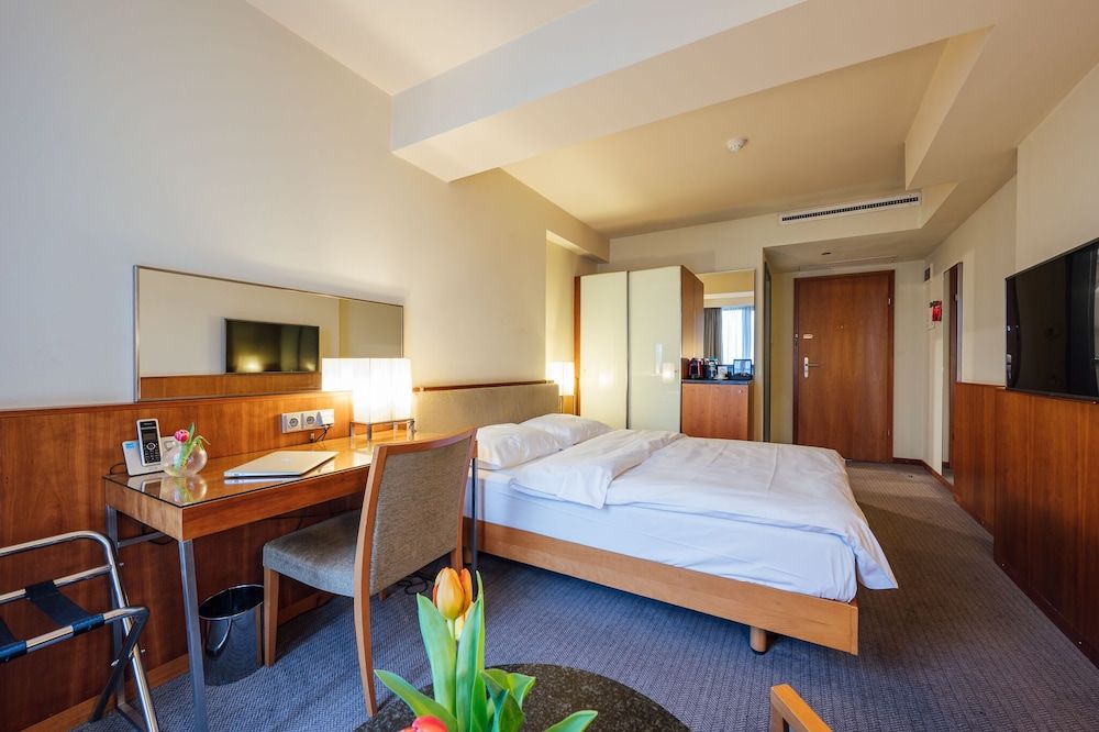 PeakTure Hotel Bucharest Cozy city view