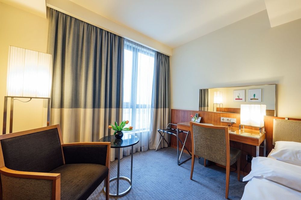 PeakTure Hotel Bucharest Cozy city view 6