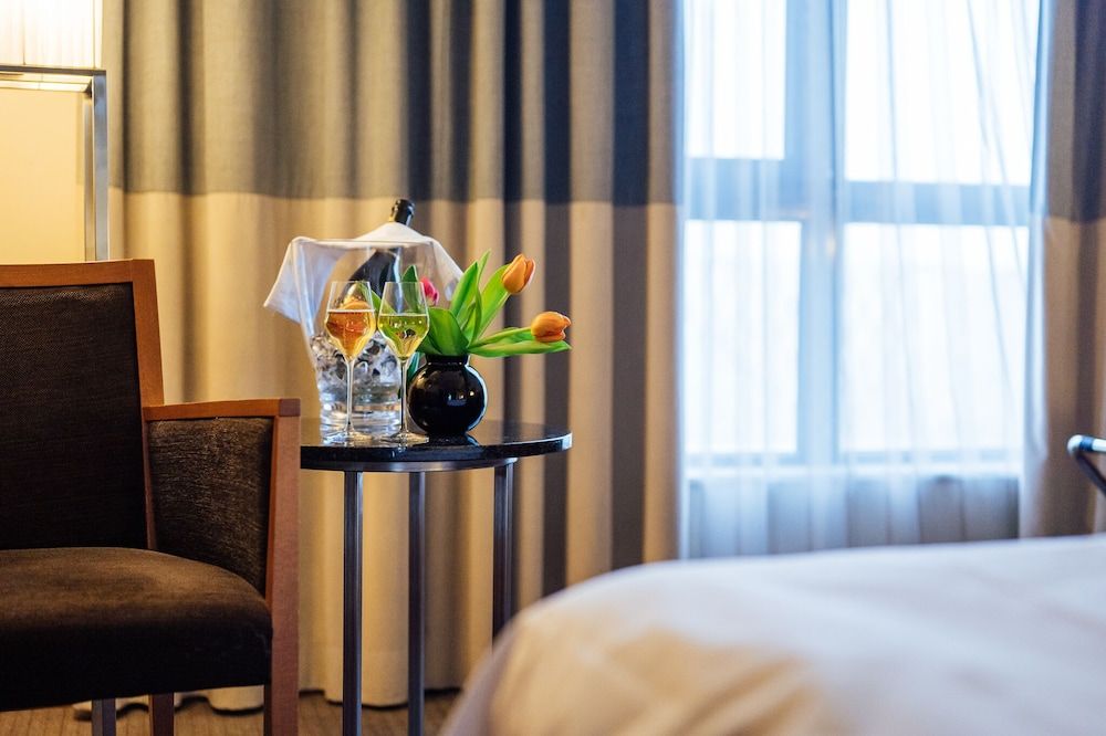 PeakTure Hotel Bucharest Cozy city view 8