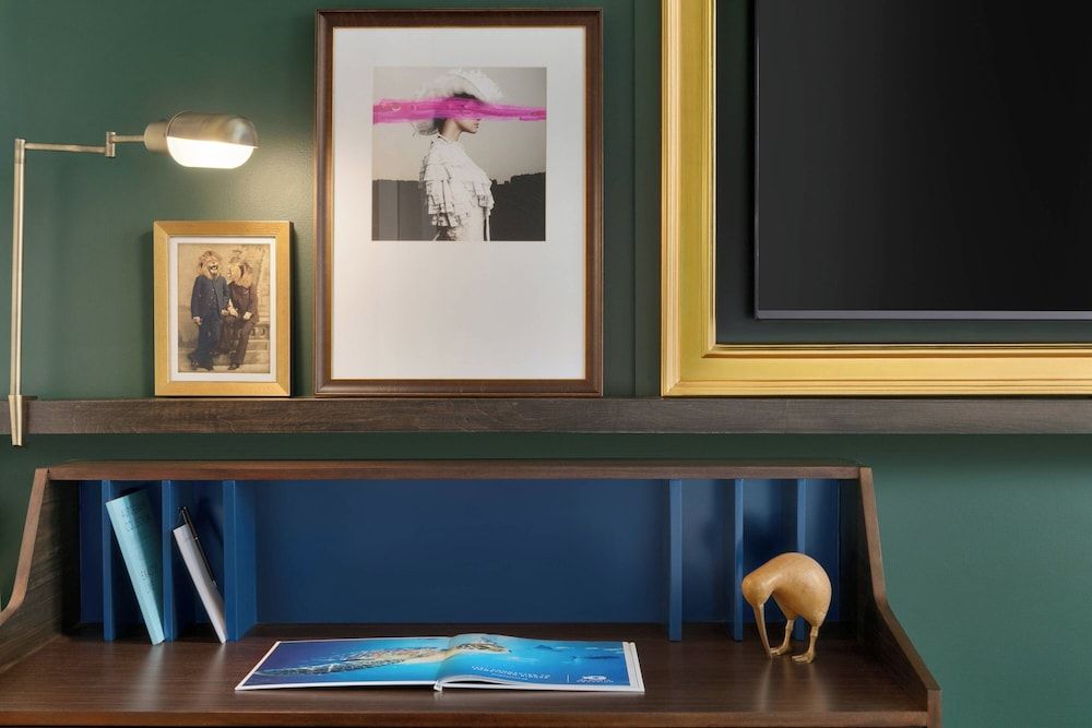 undefined Glenn Hotel, Autograph Collection 10