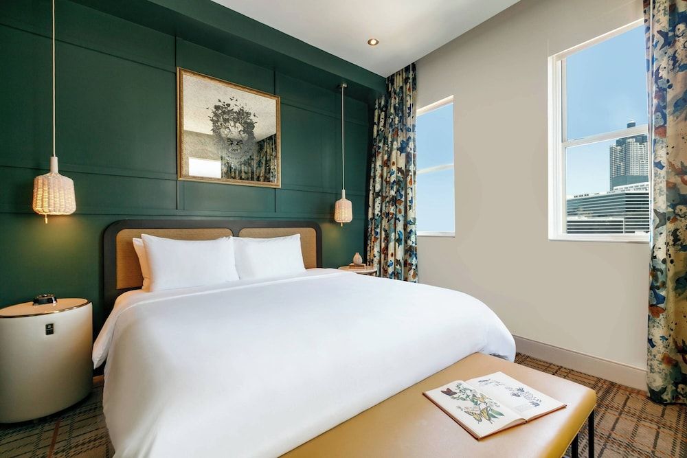 undefined Glenn Hotel, Autograph Collection 6