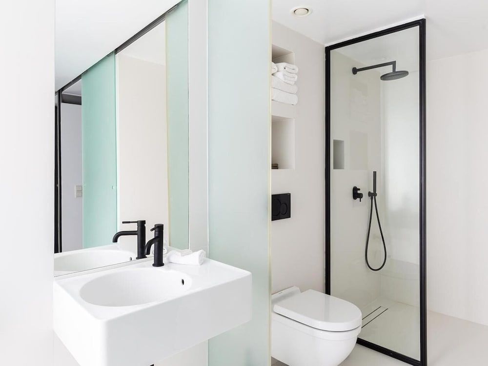 Periscope Hotel Superior Room 5