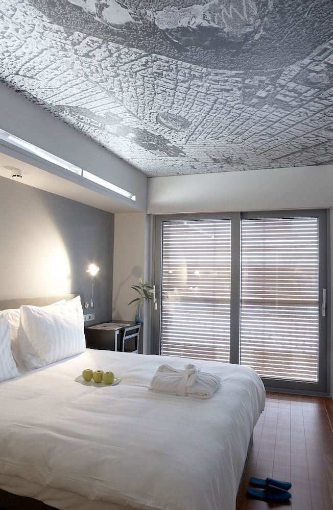 Periscope Hotel Superior Room 2