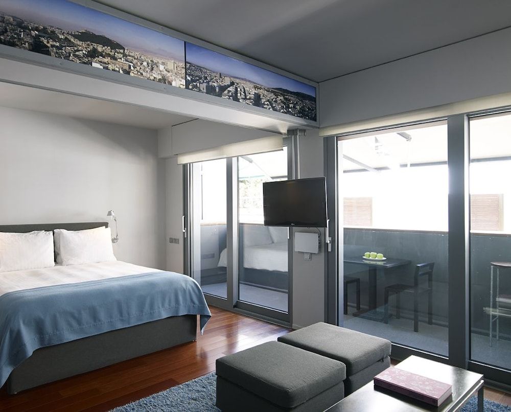 Junior Suite, Queen and Sofa Bed, City View, Balcony