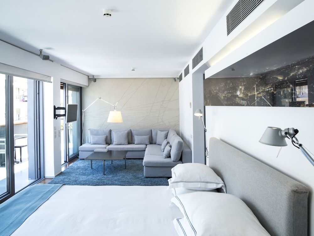 undefined Periscope Hotel 7
