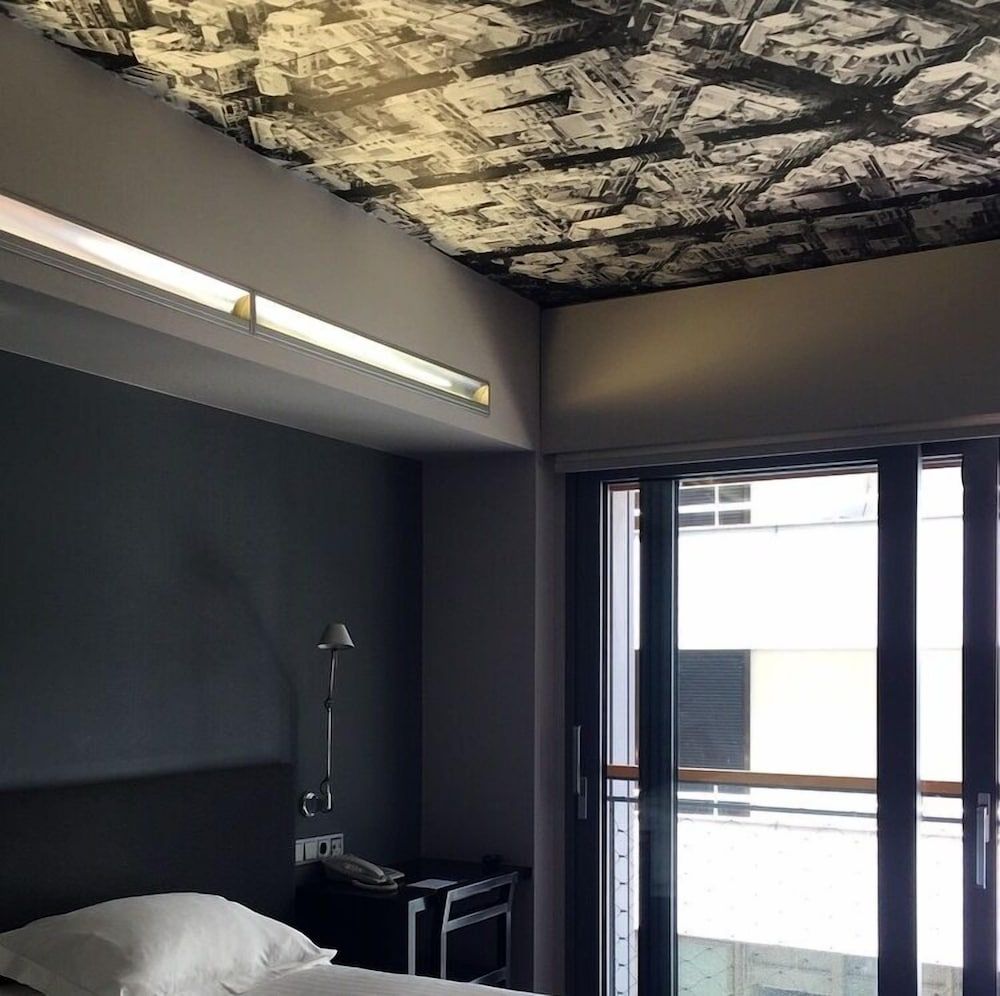 Periscope Hotel Superior Room 8