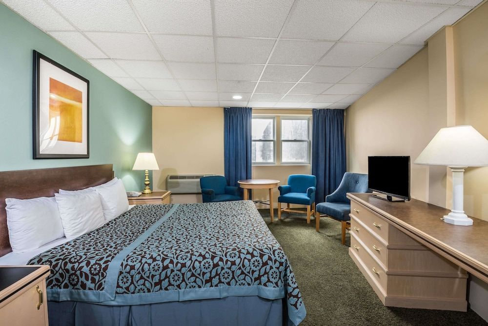 Days Inn by Wyndham Atlantic City Oceanfront-Boardwalk Room, 1 King Bed, Non Smoking