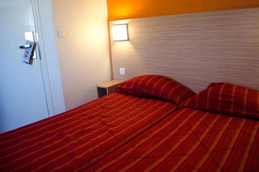 HECO Calais Centre - Gare Basic Double or Twin Room 2