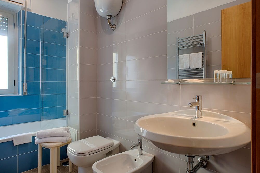 American Hotel Standard Double Room 10