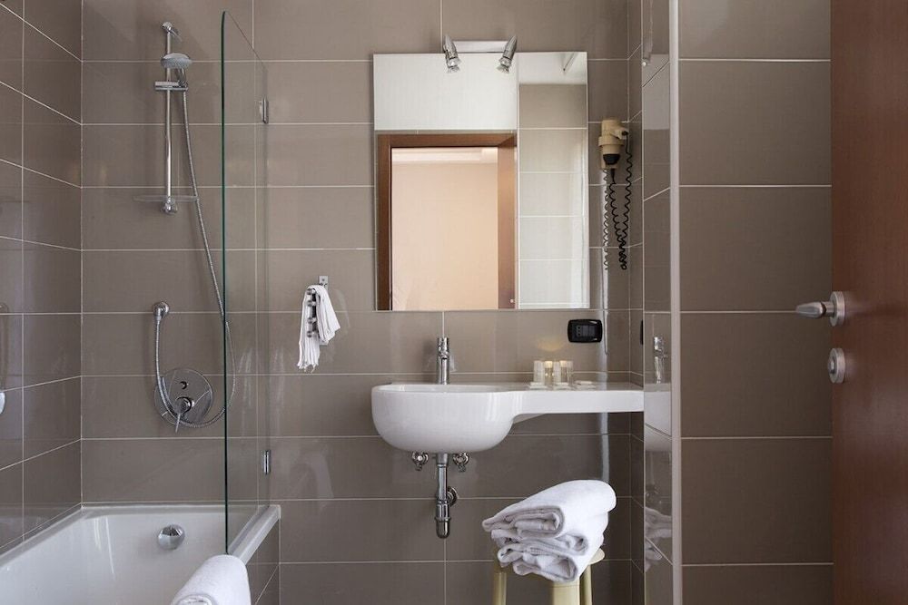 American Hotel Standard Double Room 11