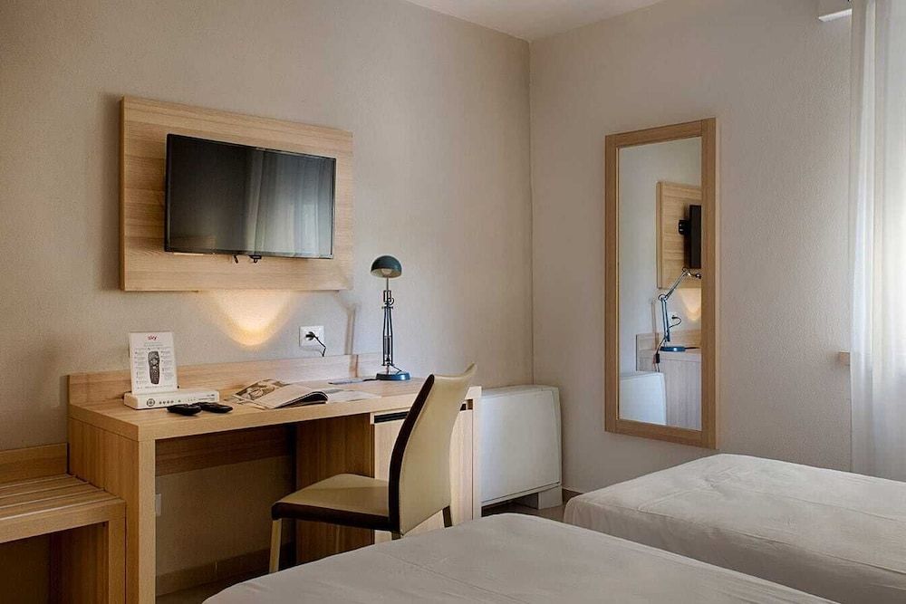 American Hotel Standard Double Room 15