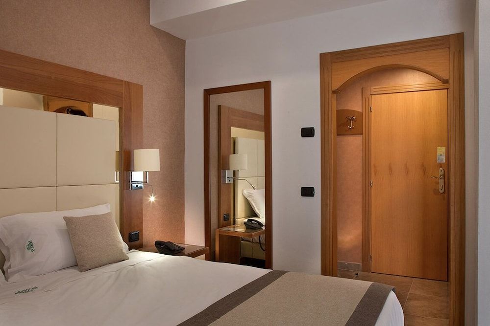 American Hotel Superior Double Room 4