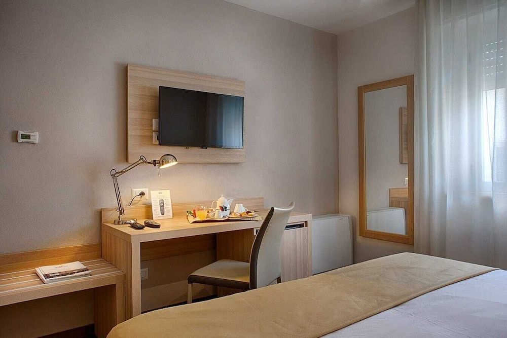 American Hotel Standard Double Room 14