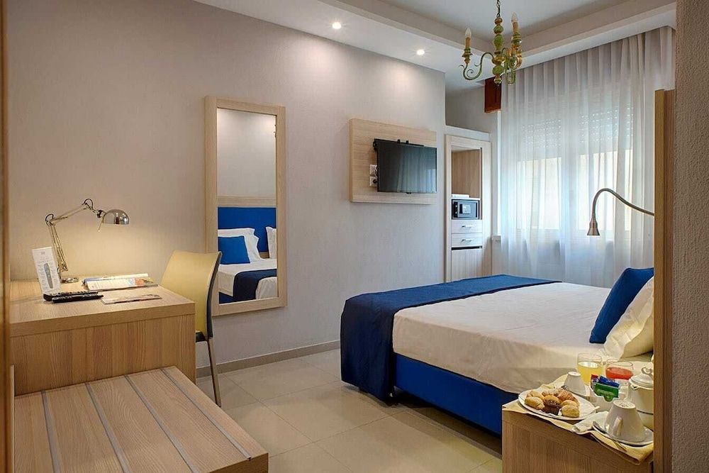 American Hotel Standard Double Room 4