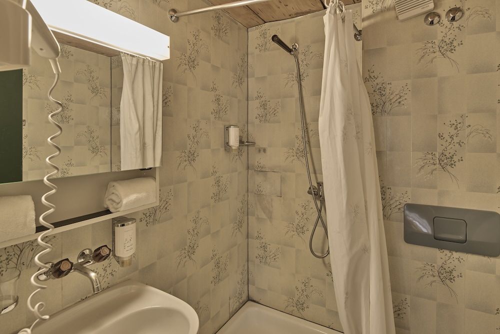 Hotel Bären - The Bear Inn Standard Double or Twin Room 10